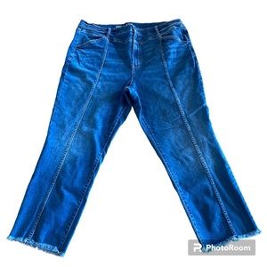 ANA New Approach High Rise Front Seam Capri Jeans